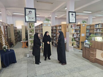 بازدید مرضیه فلاح کردآبادی از کتابخانه بقیه‌الله (عج) چالوس