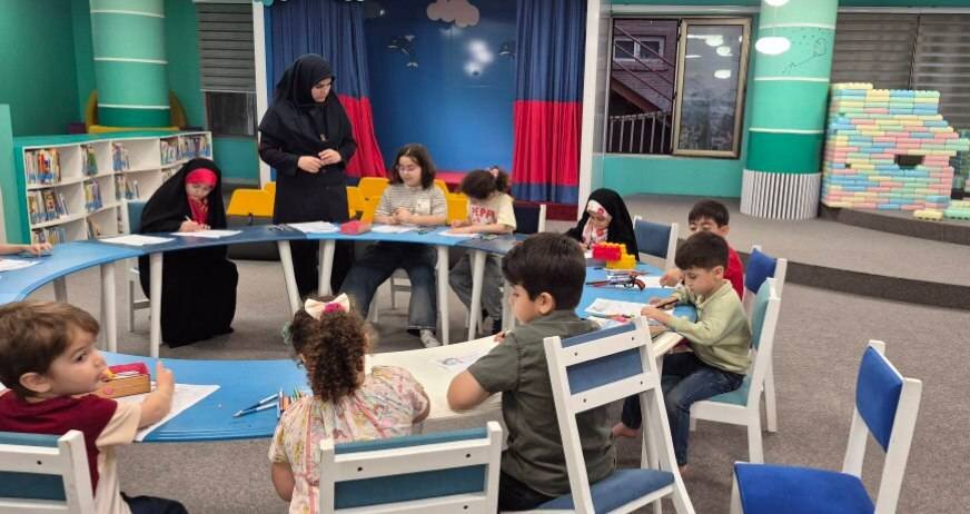 برگزاری برنامه قصهگویی و نمایش فیلم آموزشی در کتابخانه مرکزی رشت
