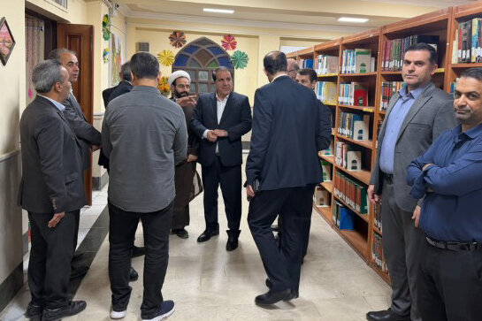 کتابخانه آیت‌الله حیدری ایلام، میزبان استاندار و جمعی از مسئولان استان شد
