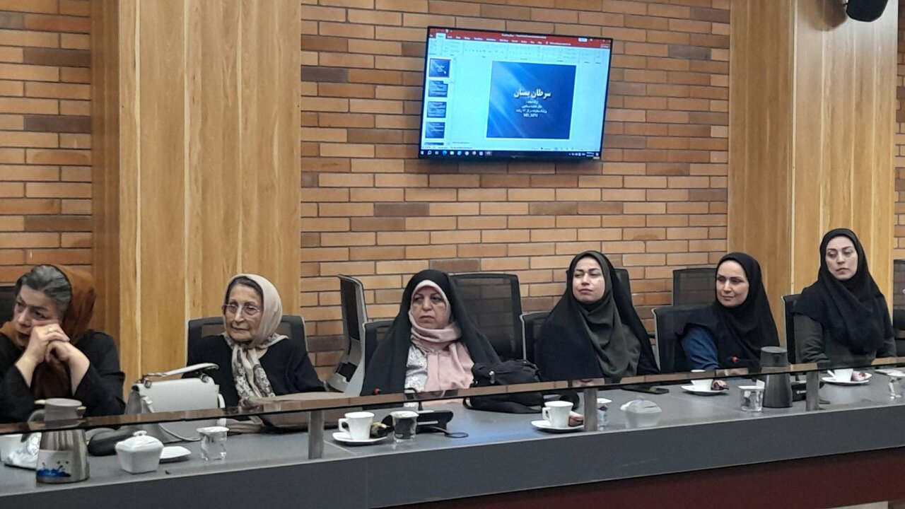 نشست «آگاهی‌بخشی درباره تغذیه سالم و پیشگیری از سرطان‌های زنان» در کتابخانه مرکزی رشت