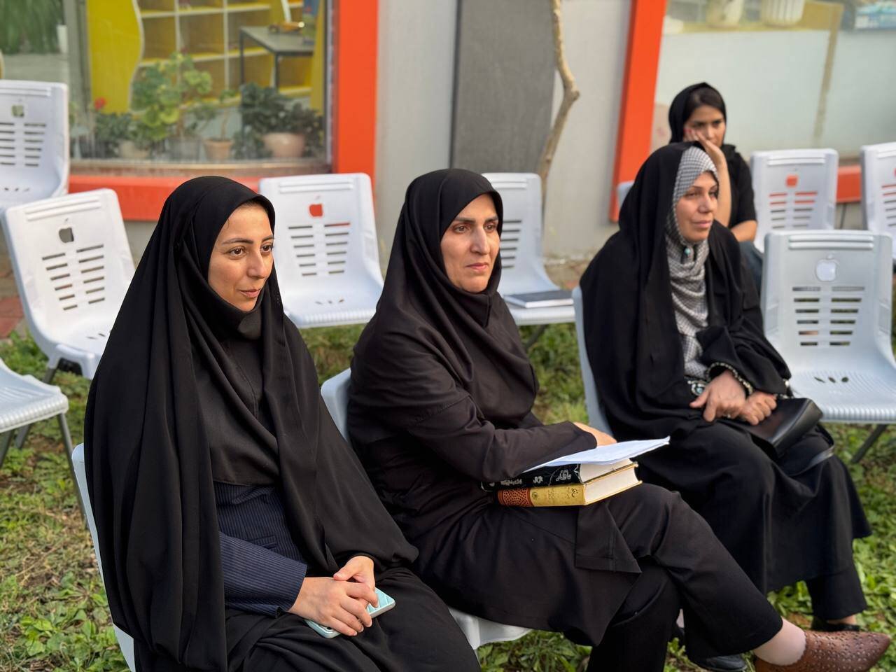 همایش ادبی بزرگداشت حافظ شیرازی در محوطه کتابخانه شهید آوینی