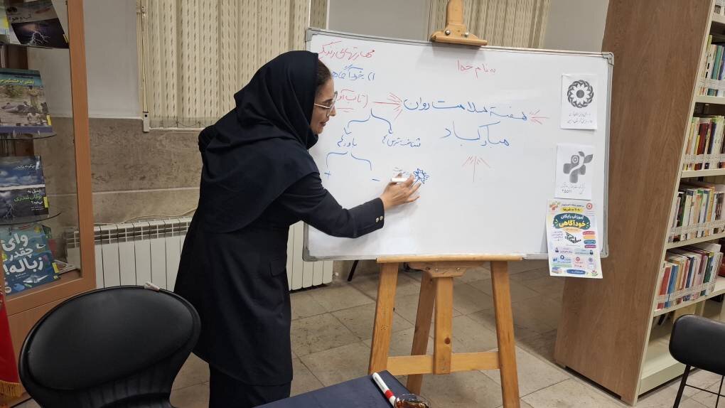 ترویج مطالعه و گفت‌وگوی کتاب‌محور در  کتابخانه‌های عمومی ورامین