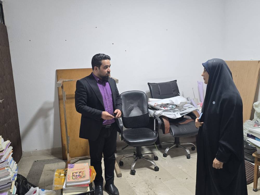 فلاح کردآبادی بهصورت سرزده از کتابخانه شهیدان نجاریان بابل بازدید کرد