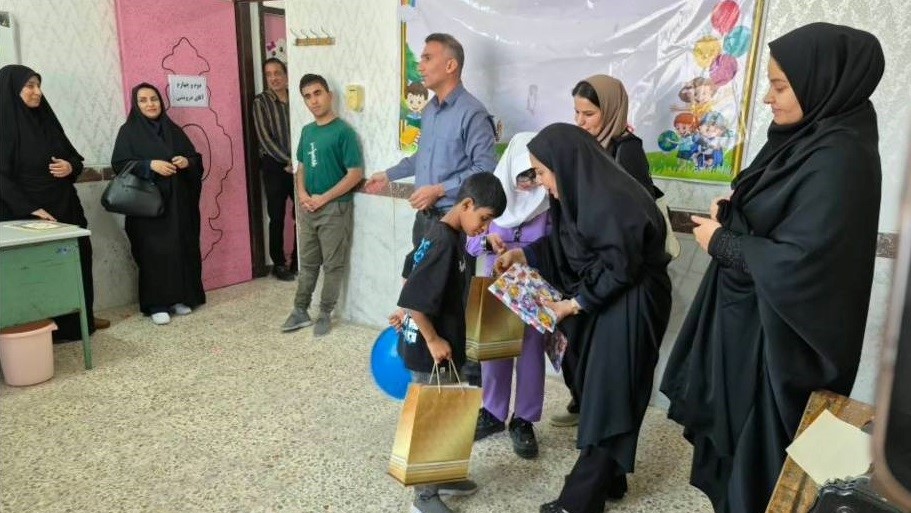 کتابداران کتابخانه شهید مطهری رامشیر از مدرسه استثنایی بینش بازدید کردند