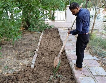 بهسازی و طراوت‌بخشی به فضای سبز کتابخانه شهید باهنر