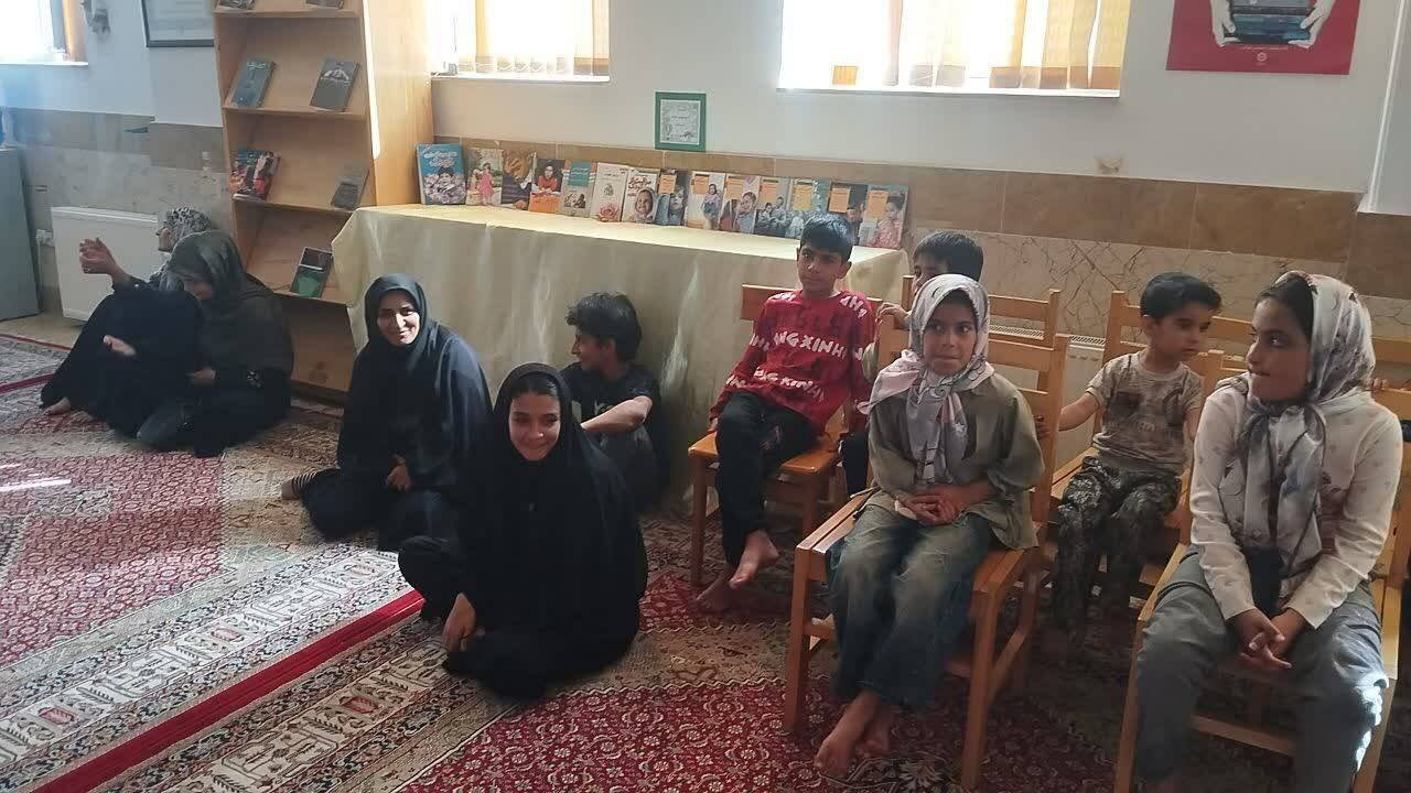 بازدید کودکان و نوجوانان روستای زرجوع از کتابخانه بقیه‌الله‌الاعظم (عج) مزرعه‌نو