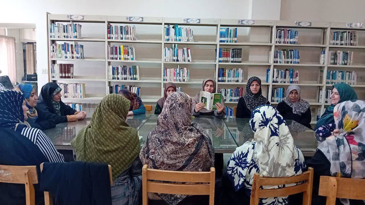 نشست جمعخوانی کتاب «ورزش سالمندان» در کتابخانه پروین اعتصامی همدان