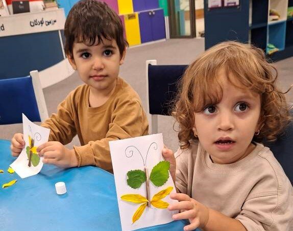 از برگهای پاییزی تا کاردستیهای خلاقانه در کتابخانه مرکزی رشت