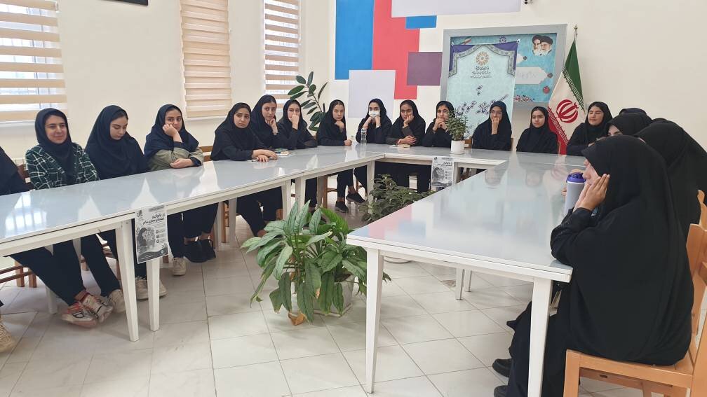 دوره آموزشی «بانوان و فضای مجازی سالم» در کتابخانه مولوی ایجرود برگزار شد