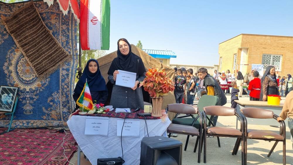 حضور فعال کتابداران اسفراین در جشنواره روستا و عشایر روستای توی