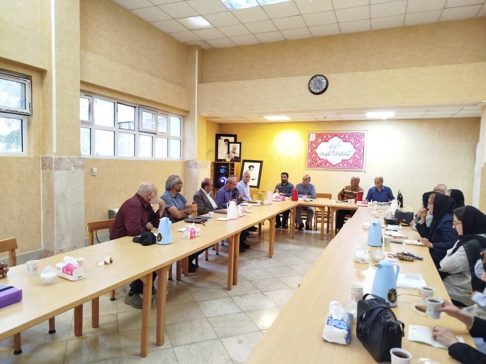 طنین شعر و ادب در بروجرد؛ برگزاری بیستمین جلسه انجمن ادبی کتابخانه‌های عمومی در سال ۱۴۰۵