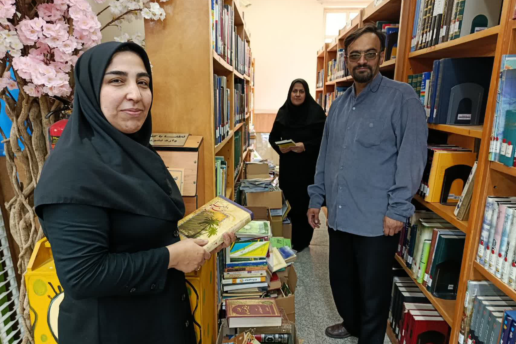 اهدای بیش از ۶۰۰ جلد کتاب از کتابخانه شخصی مرحوم خسروبیگی به کتابخانه مرکزی اراک