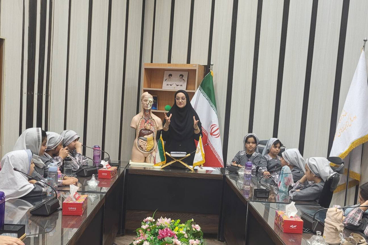 «سفر به درون بدن»؛ تجربه‌ای علمی برای دانش‌آموزان در کتابخانه مرکزی ایلام