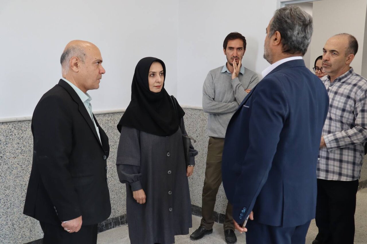 بازدید مدیرکل کتابخانه‌های عمومی قزوین از مراحل پایانی پروژه کتابخانه حافظ شریف‌آباد