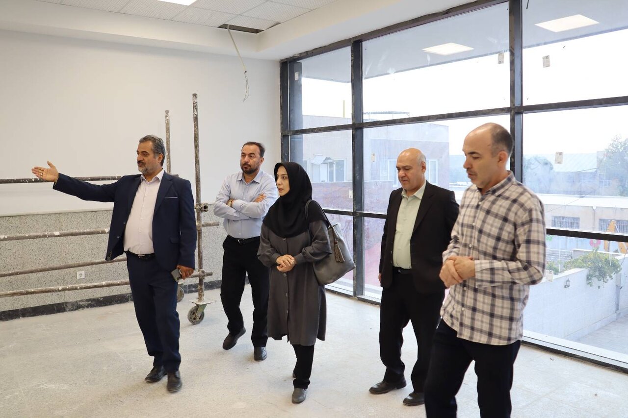 بازدید مدیرکل کتابخانههای عمومی قزوین از مراحل پایانی پروژه کتابخانه حافظ شریفآباد