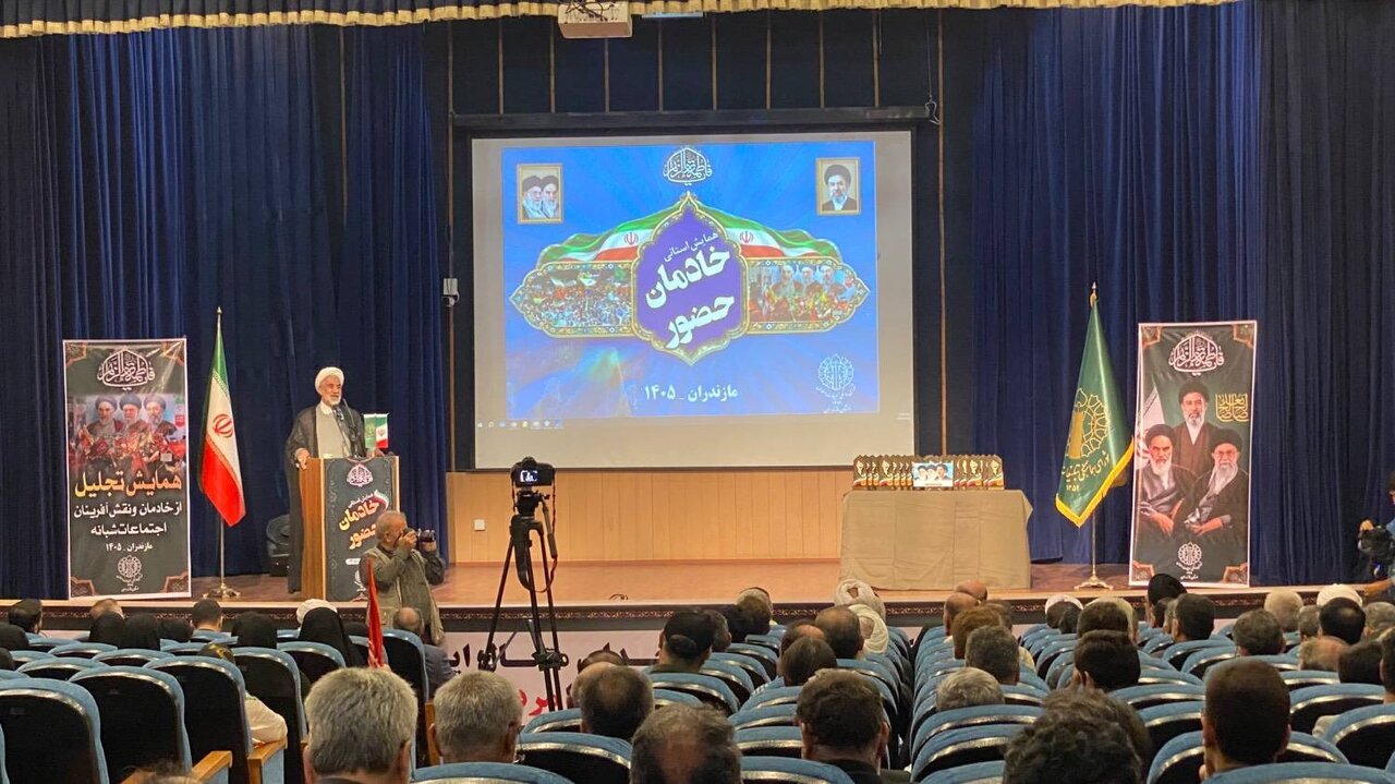 خادمان اجتماعات شبانه مازندران در همایش «خادمان حضور» تجلیل شدند