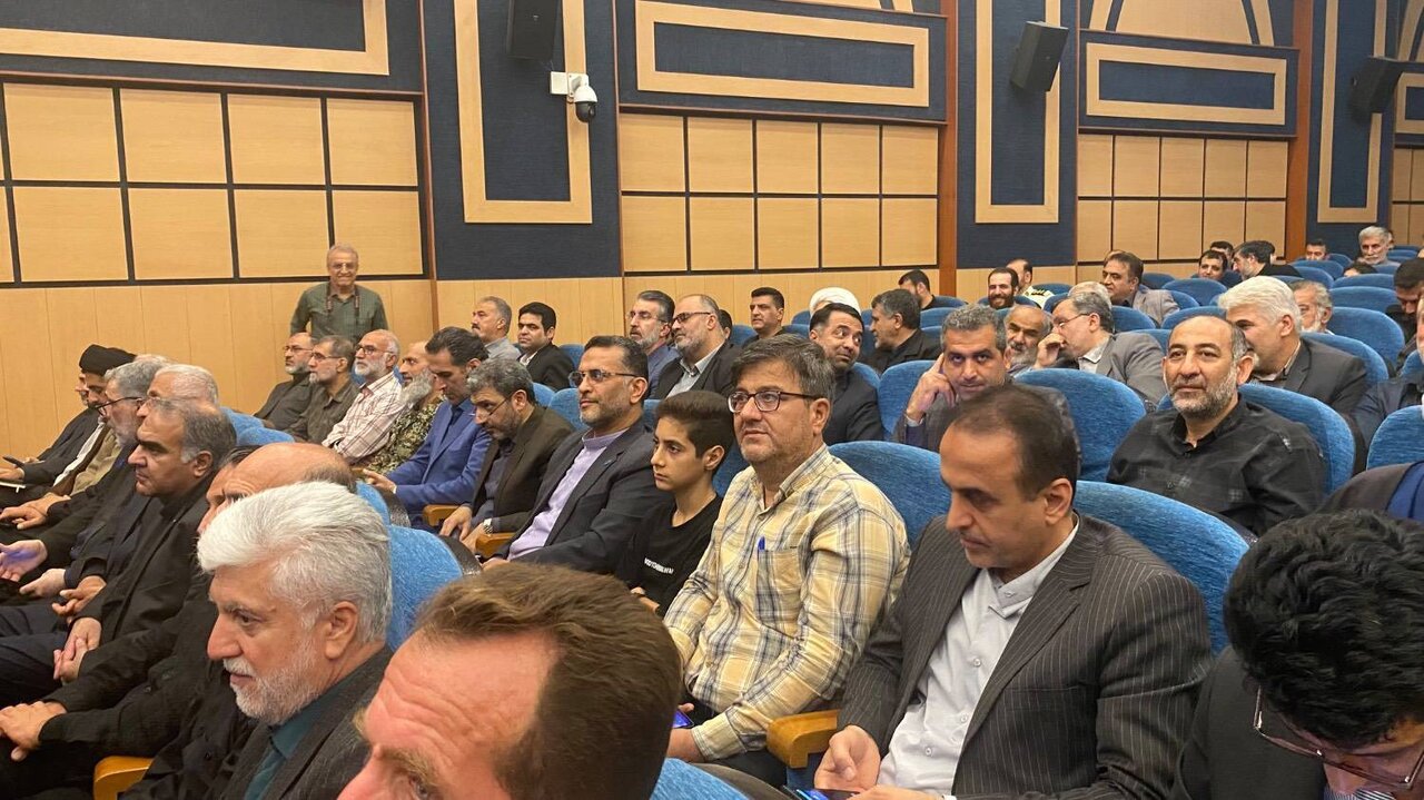 خادمان اجتماعات شبانه مازندران در همایش «خادمان حضور» تجلیل شدند
