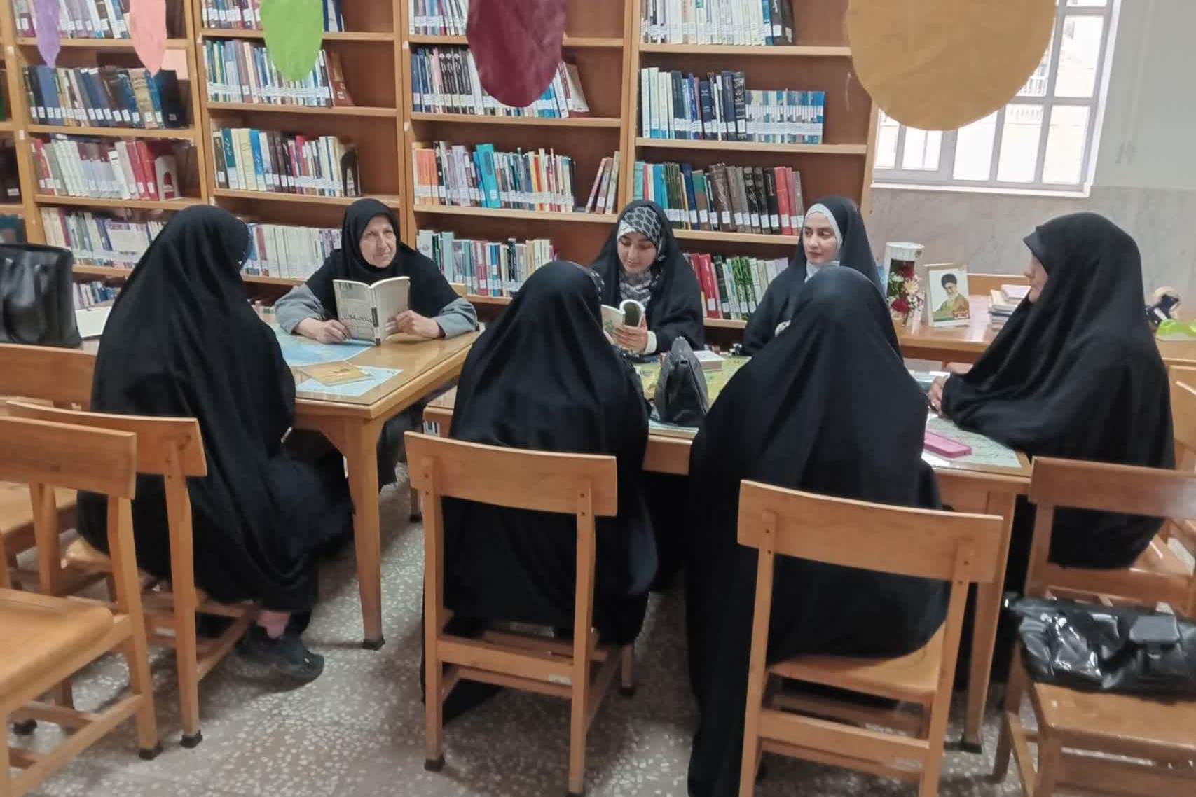 معرفی و جمعخوانی کتاب در کتابخانه ادیب الممالک جاورسیان