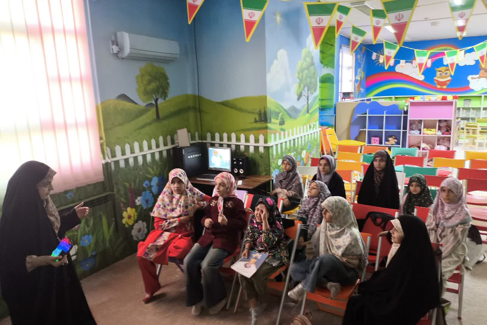 ویژه‌برنامه‌های کودکانه در کتابخانه استاد دهگان برگزار شد
