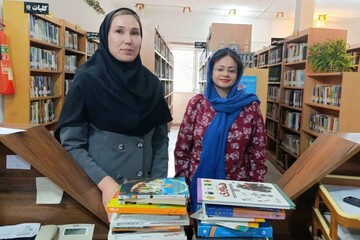 نویسنده برجسته بندرترکمن، به کتابخانه‌های عمومی کتاب اهدا کرد