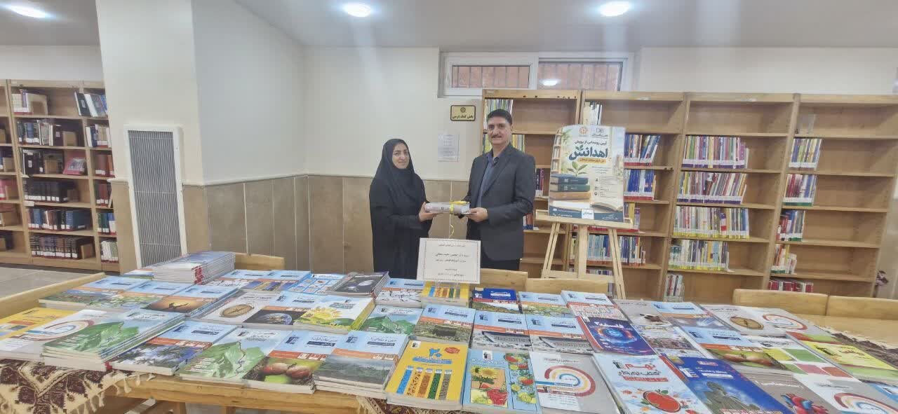 رونمایی از پویش ملی اهدانش در شهرستان لنجان با حضور فرماندار شهرستان