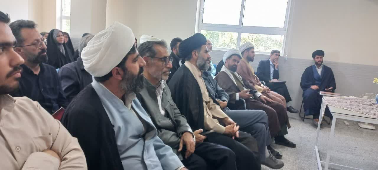 برگزاری کارگاه آموزشی «تدبر در قرآن» در کتابخانه عمومی آل یاسین شهرستان فریدونشهر
