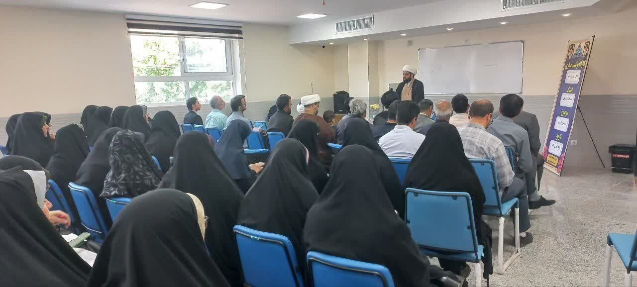 برگزاری کارگاه آموزشی «تدبر در قرآن» در کتابخانه عمومی آل‌ یاسین شهرستان فریدونشهر