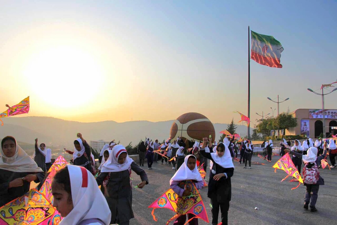 ایستگاه ۱۶۸ در آسمان گرگان؛ روایت کودکان از پرواز، رنگ و کتاب