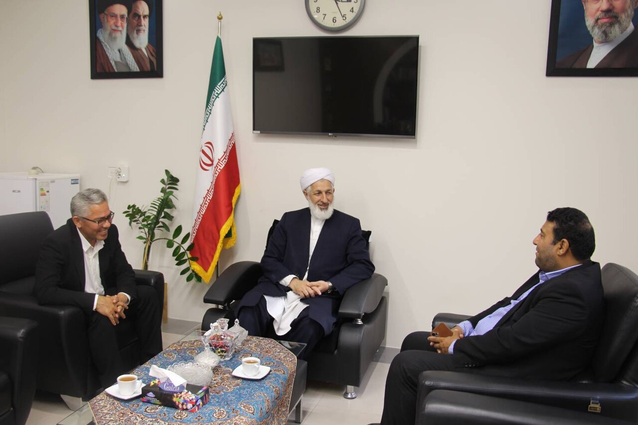 مدیرکل کتابخانههای عمومی گلستان با عضو شورای اسلامی شهر بندر ترکمن دیدار کرد