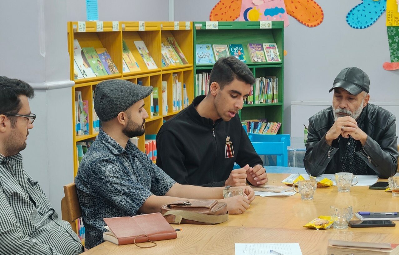 برگزاری ششمین نشست «کتابخوان» در کتابخانه شهید آیت‌ الله خامنه‌ای قم