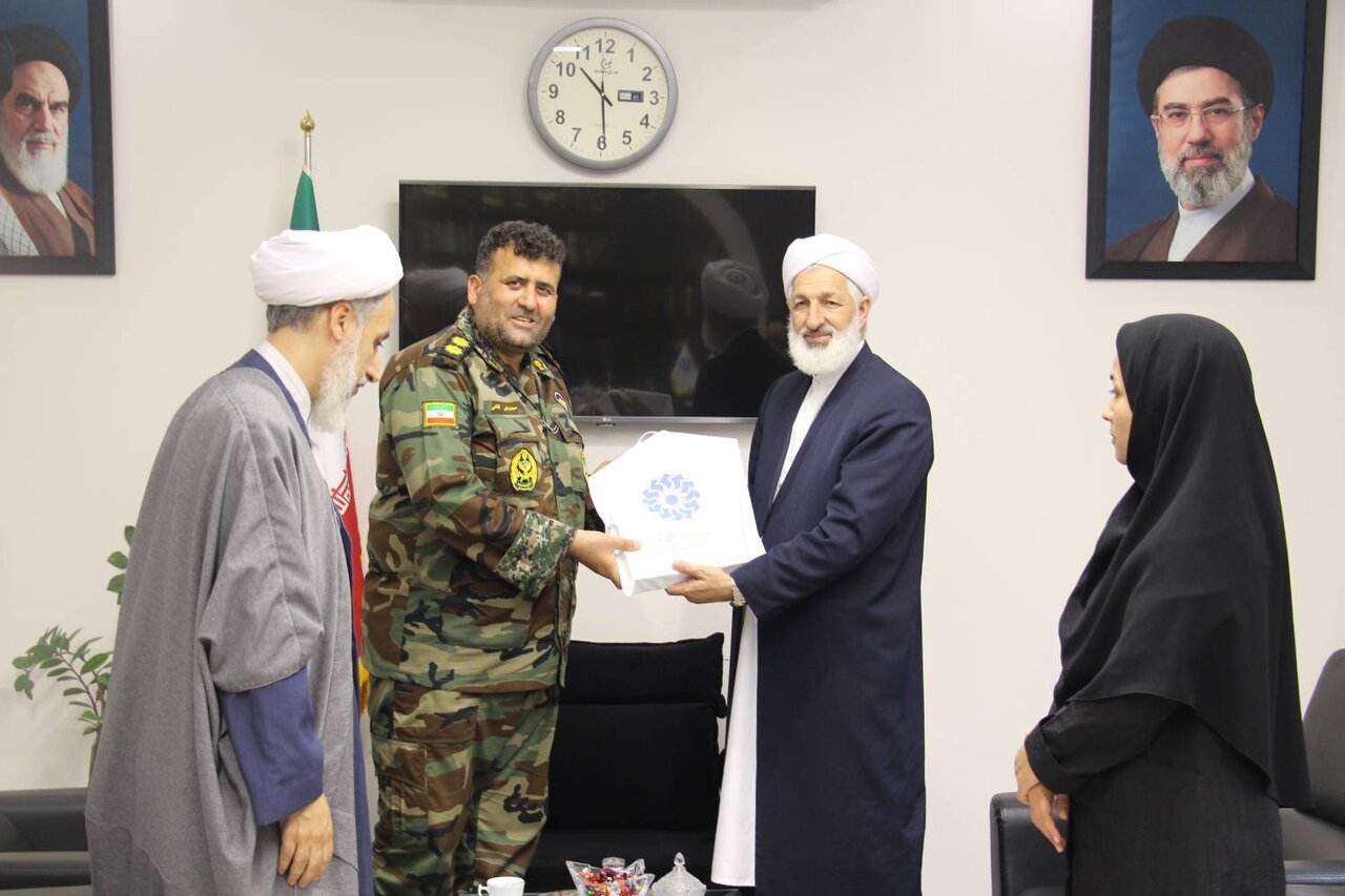 مدیرکل کتابخانه‌های عمومی گلستان با مسئولان فرهنگی ارتش دیدار کرد