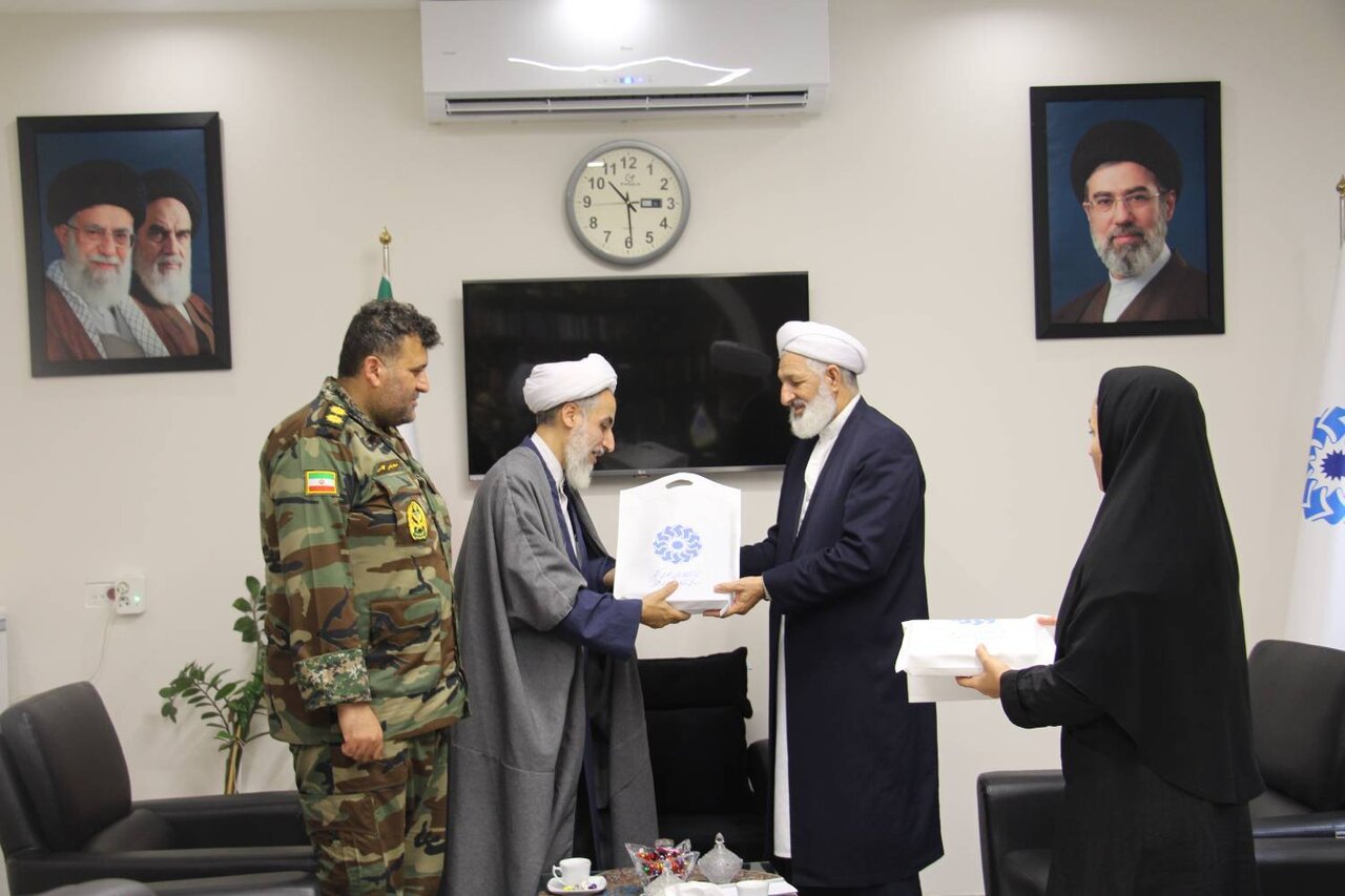 مدیرکل کتابخانههای عمومی گلستان با مسئولان فرهنگی ارتش دیدار کرد