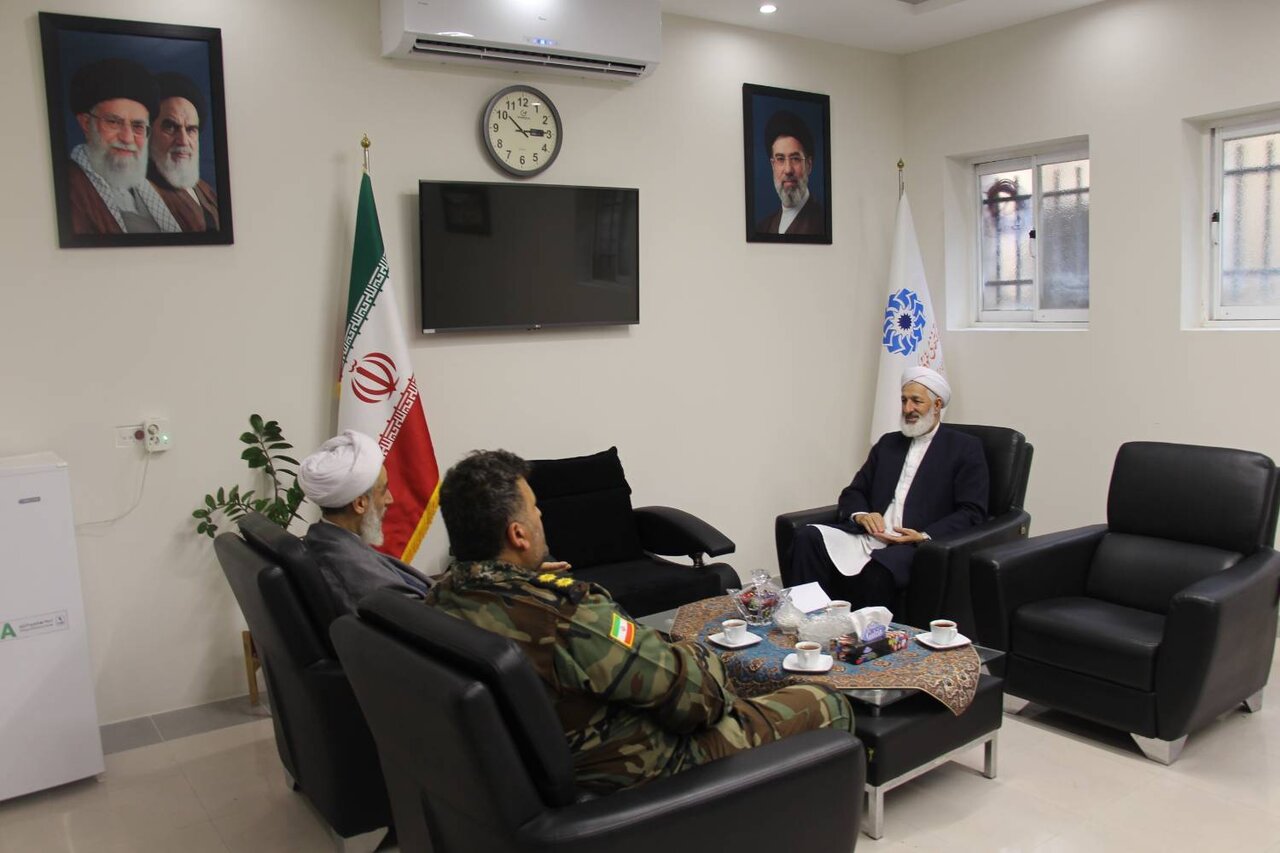 مدیرکل کتابخانه‌های عمومی گلستان با مسئولان فرهنگی ارتش دیدار کرد
