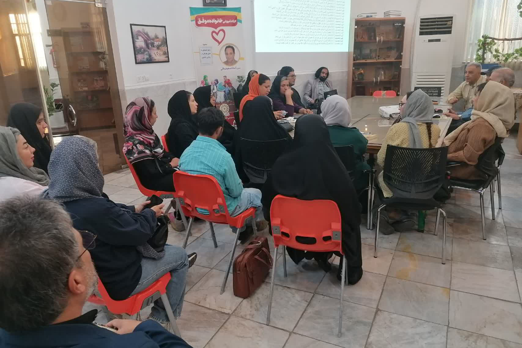 کارگاههای آموزشی خانوادهمحور در کتابخانه حضرت ولیعصر (عج) ساوه