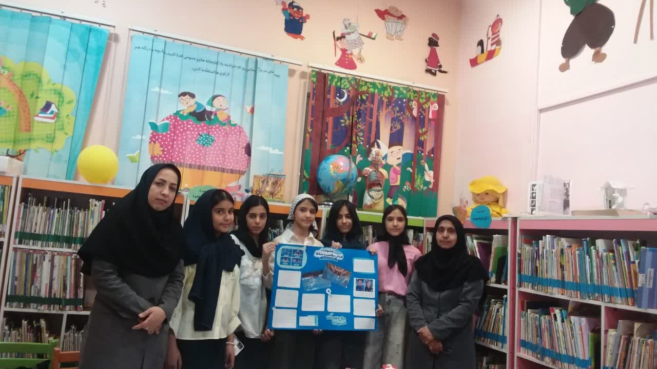 ساخت روزنامه دیواری در کتابخانه پانزده خرداد شهرستان پیشوا