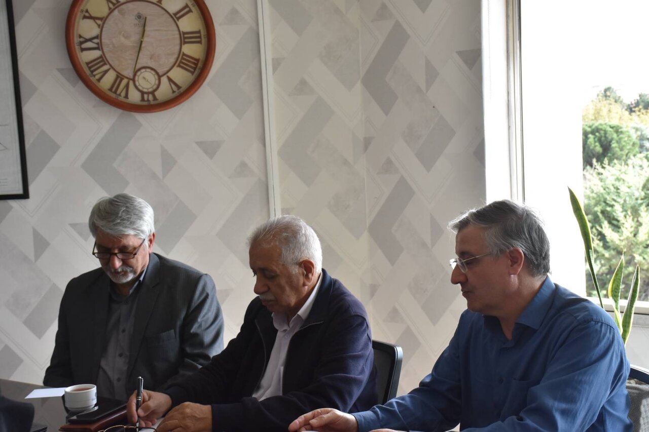 تدوین برنامههای عملیاتی کتابخانههای عمومی آذربایجان شرقی برای ارتقای خدمات سالمندان