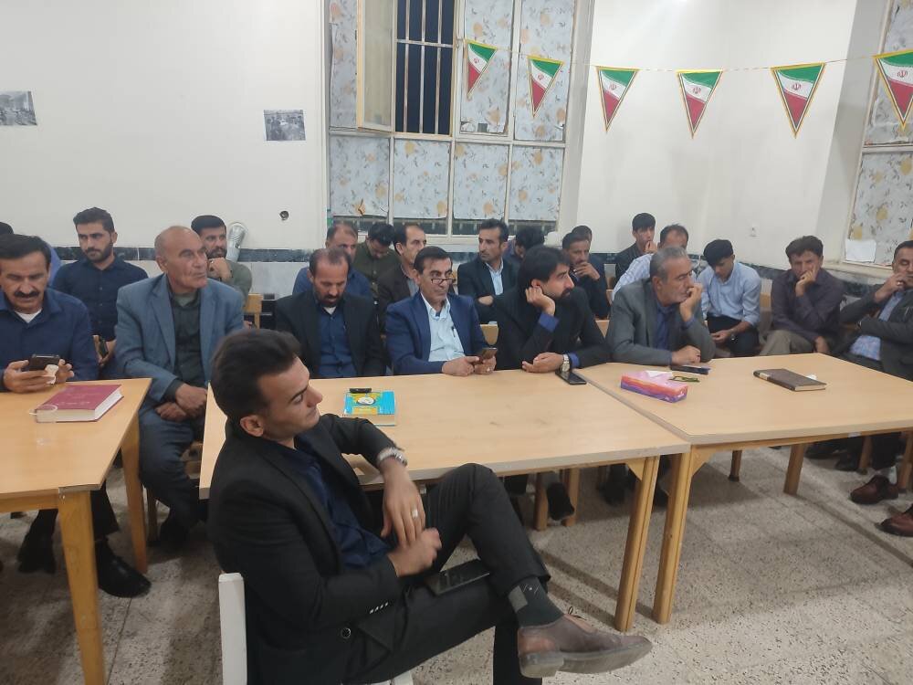 محفل ادبی پاسداشت شعر و ادب فارسی در کتابخانه عمومی امام خمینی (ره) روستای جاورده برگزار شد