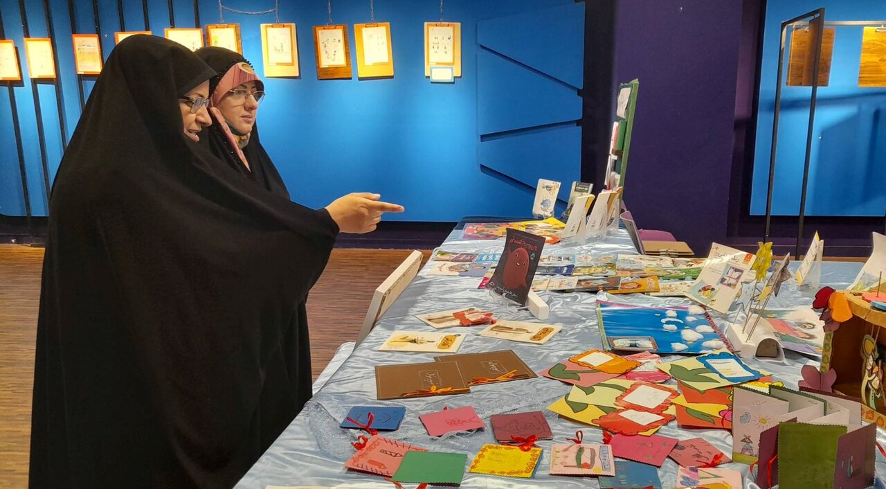 اختتامیه سومین جشنواره کتابخوانی دبستان معلا در کتابخانه مرکزی رشت