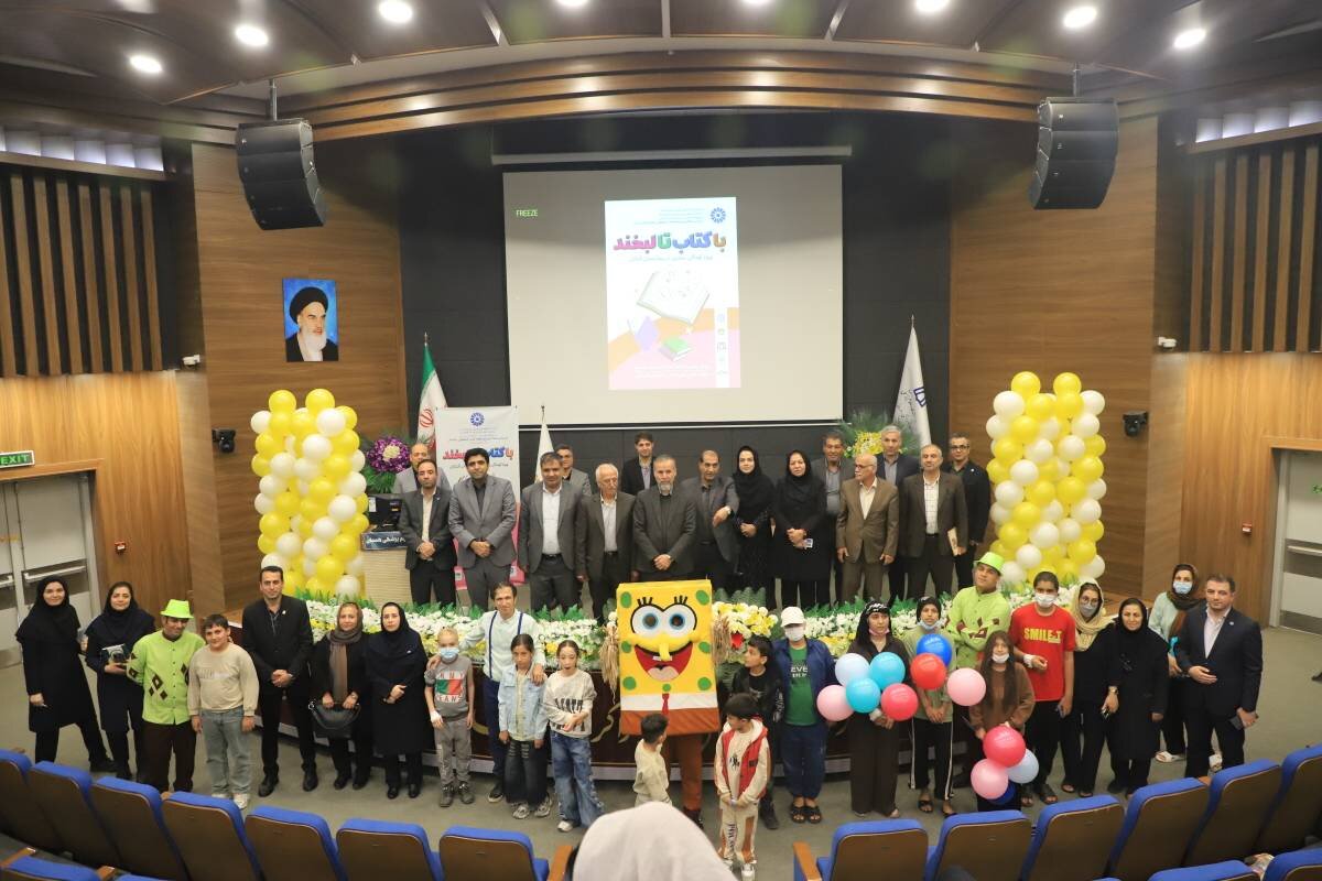 «با کتاب تا لبخند»؛ آغاز برنامه‌های هفته کتاب همدان با عطر مهربانی در بیمارستان اکباتان