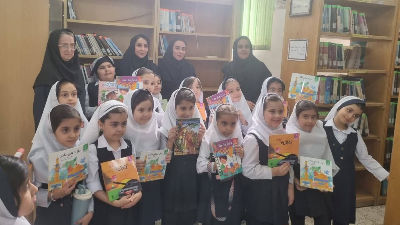 دنیای شگفتانگیز کتاب در کتابخانه علامه طباطبایی؛ دانشآموزان مدرسه مهرپویان میهمان کتابخانه شدند