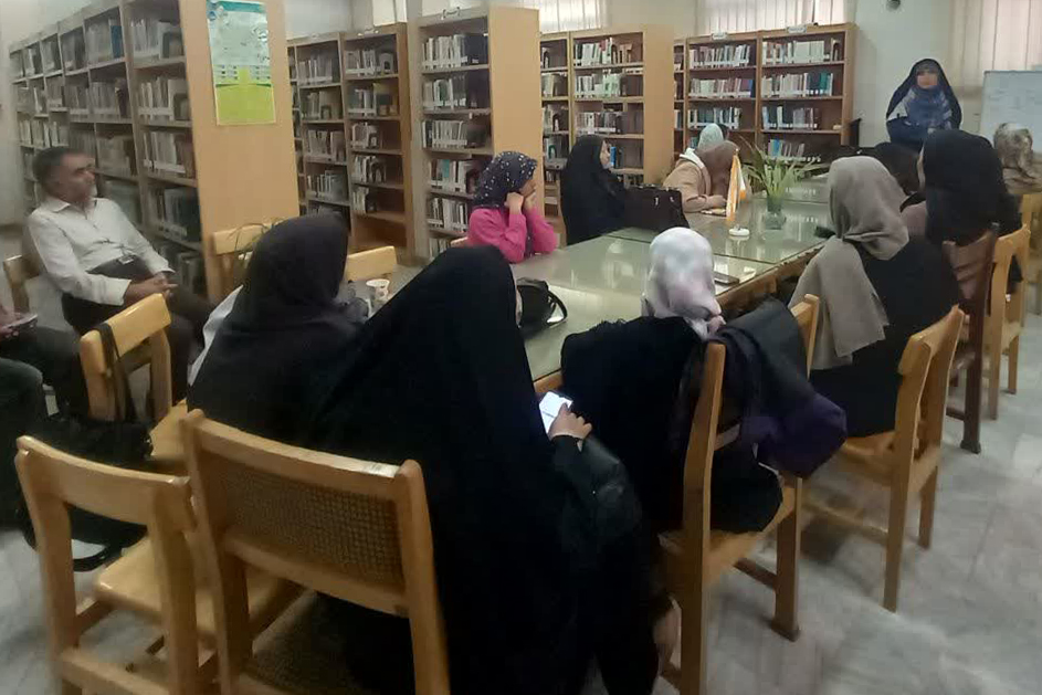 یادگیری، گفتوگو و رشد علمی در کتابخانه امام خمینی (ره) کرهرود شهر اراک