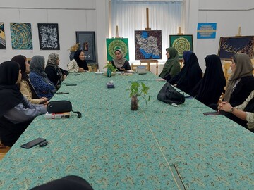 هفت عنوان کتاب در دورهمی‌های کتاب‌خوانی کتابخانه‌های عمومی مهریز نقد و بررسی شد