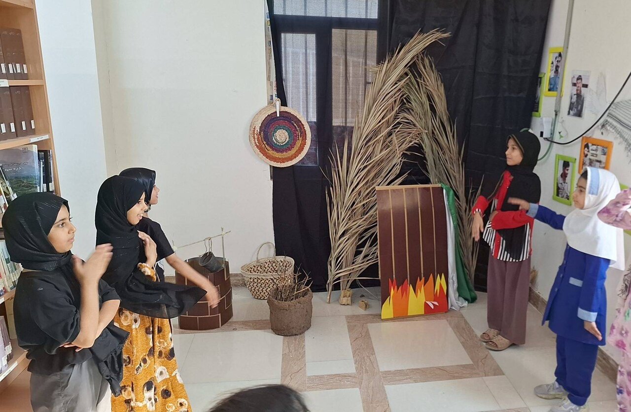 برپایی نمایشگاه سوگواره «یاس پهلو شکسته» در کتابخانه قلم‌چی خرمشهر