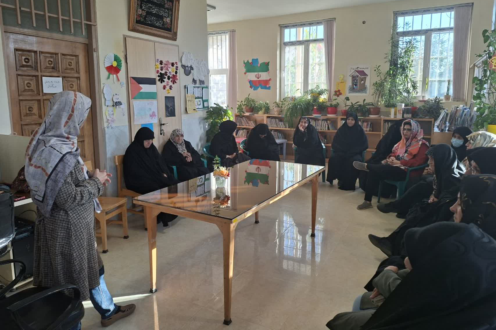 نشست مشاوره در کتابخانه واران روستای جاسب برگزار شد