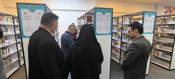 بازدید سر مربی تیم فرهنگی ورزشی خیبر خرم آباد از کتابخانه مرکزی خرم آباد