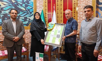 بازدید سر مربی تیم فرهنگی ورزشی خیبر خرم آباد از کتابخانه مرکزی خرم آباد