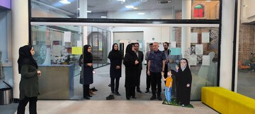 بازدید سر مربی تیم فرهنگی ورزشی خیبر خرم آباد از کتابخانه مرکزی خرم آباد