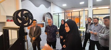 بازدید سر مربی تیم فرهنگی ورزشی خیبر خرم آباد از کتابخانه مرکزی خرم آباد