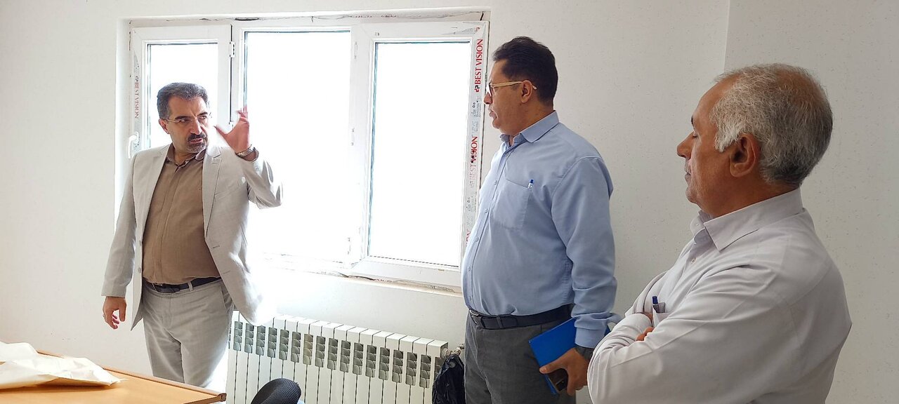 اعطای مدرک بینالمللی مربیگری به مربی کارگاه خیاطی کتابخانه عمومی فرهنگ حصارگرمخان