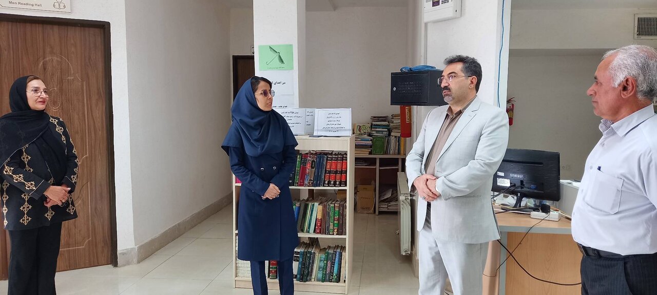 اعطای مدرک بین‌المللی مربیگری به مربی کارگاه خیاطی کتابخانه عمومی فرهنگ حصارگرمخان
